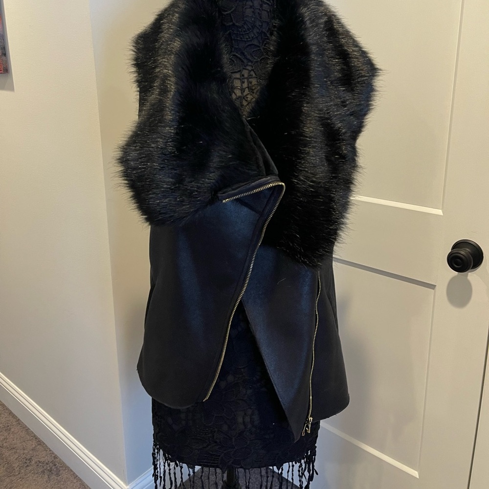 FAUX FUR VEST -